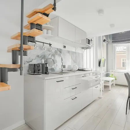 Charming And Modern With Mezzanine In Center By Renters